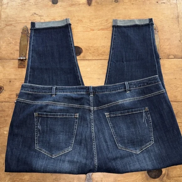 Woman’s Lane Bryant Dark Blue Boyfriend Jeans Size 28W - Picture 4 of 6